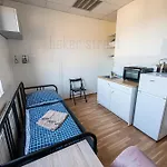 Snug Room Close To Metro Palmovka