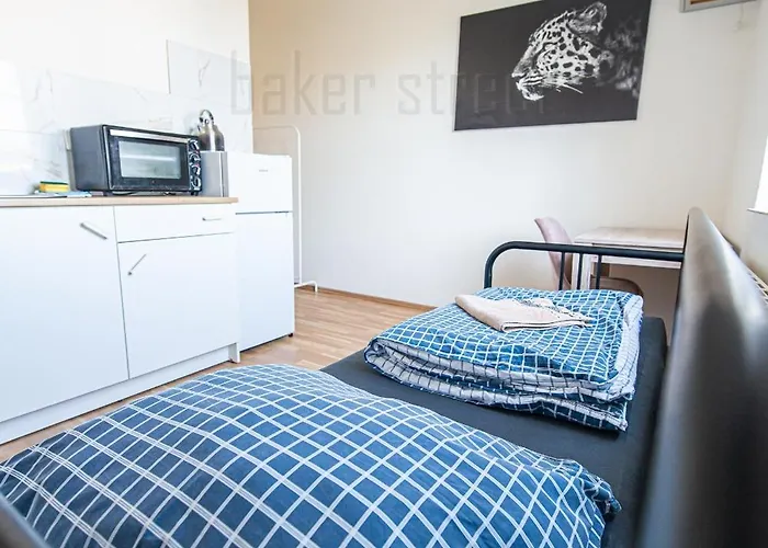 Snug Room Close To Metro Palmovka