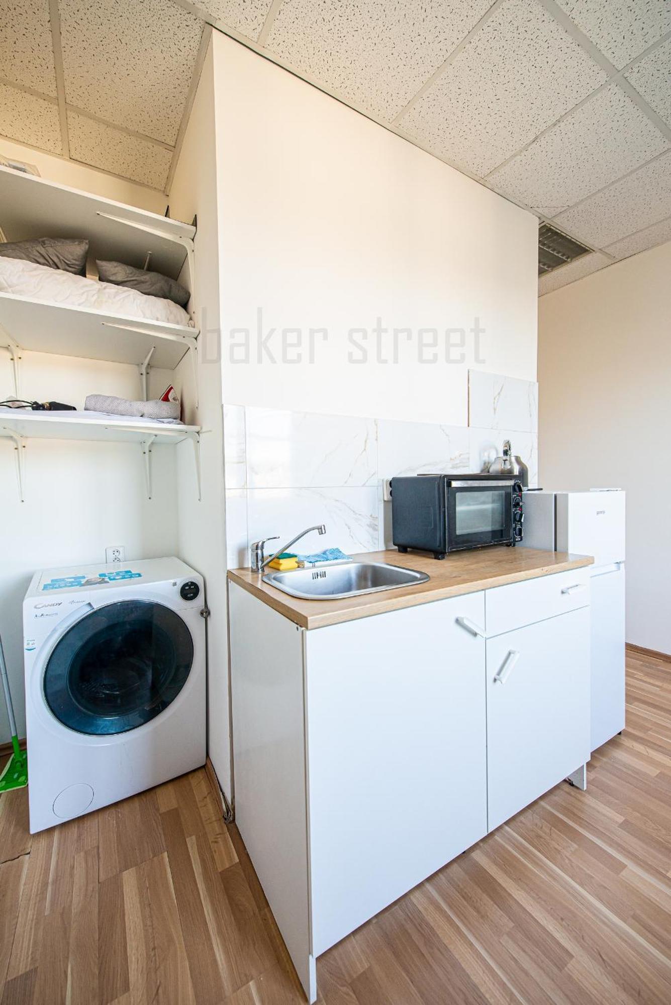 Snug Close To Metro Palmovka