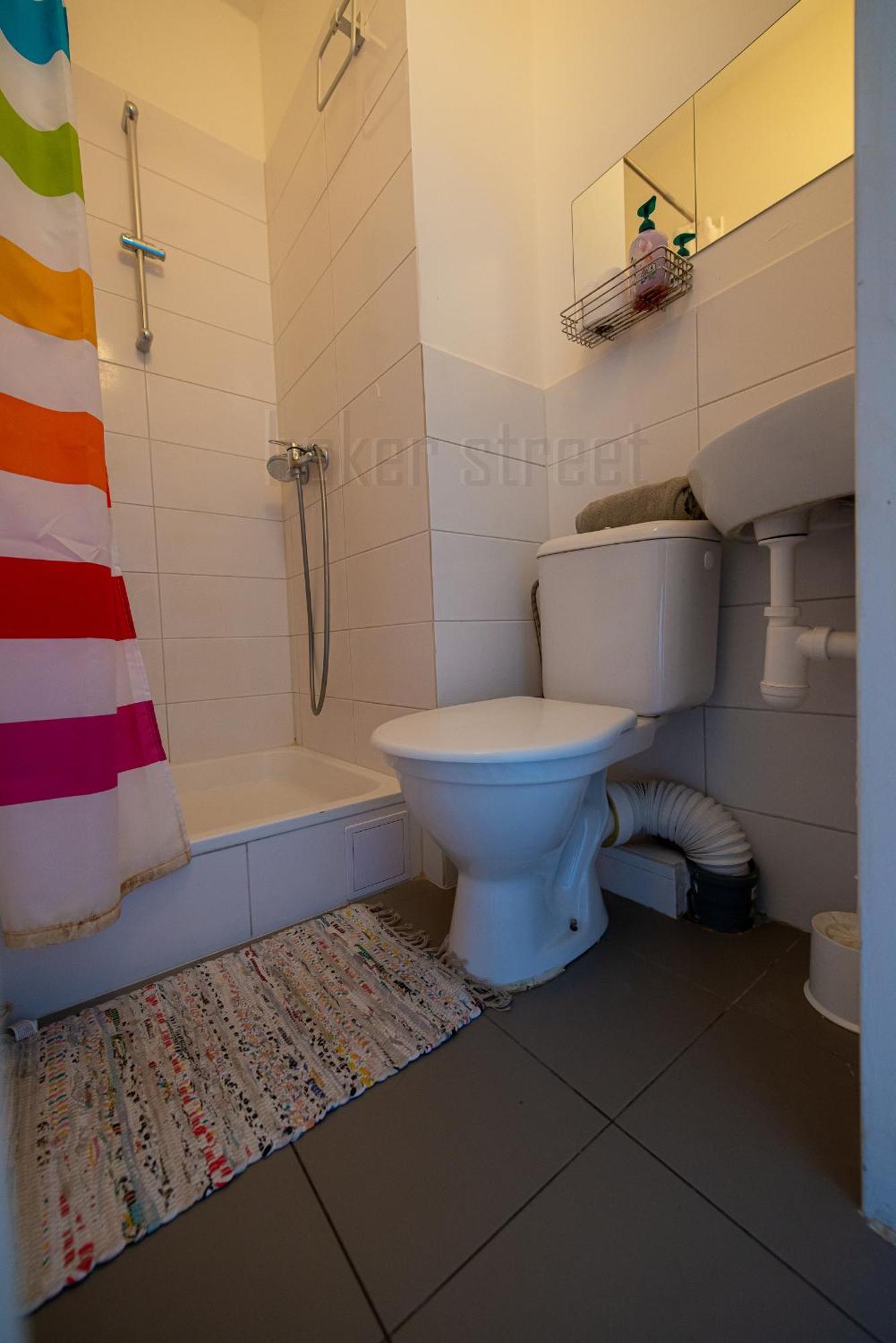 Snug Close To Metro Palmovka *